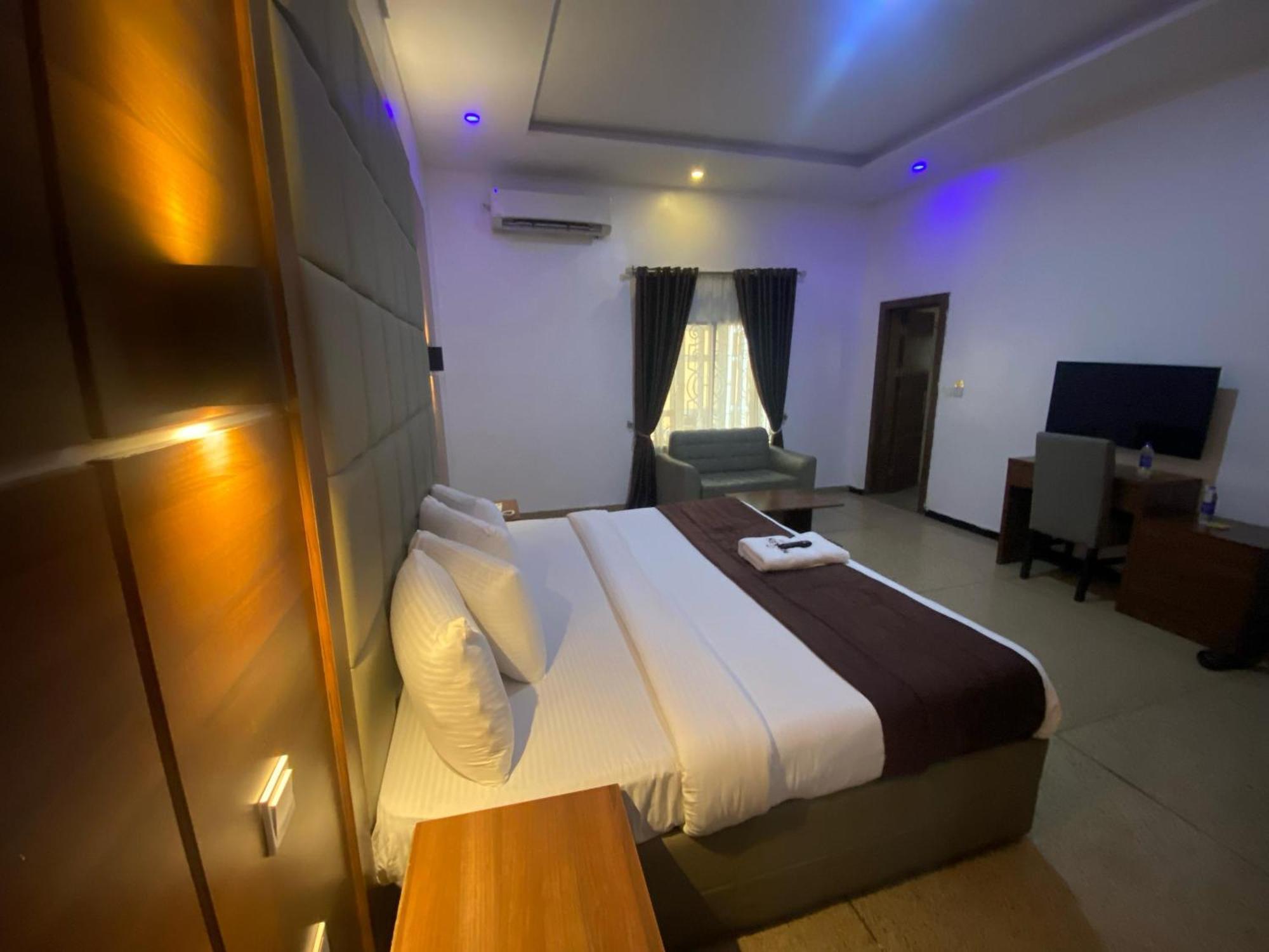 Presken Hotels, Opebi - Castle Отель