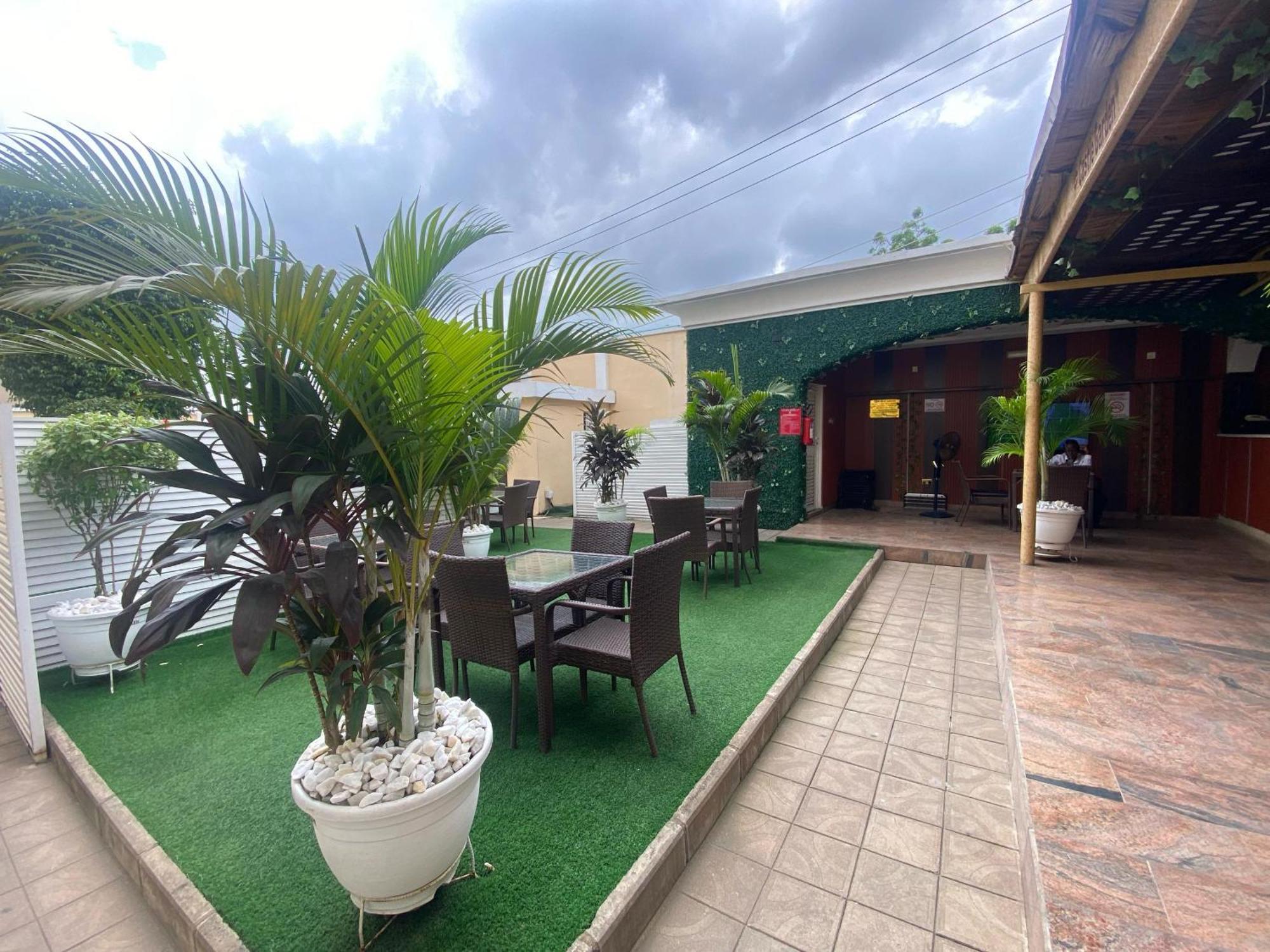 Presken Hotels, Opebi - Castle Hotel 3*